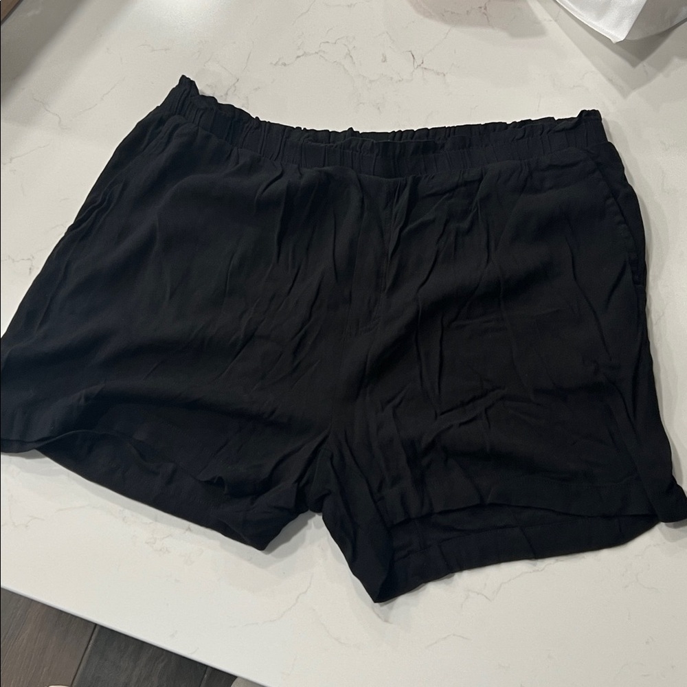NWOT ChaSor Black Elastic Waist Shorts Size L